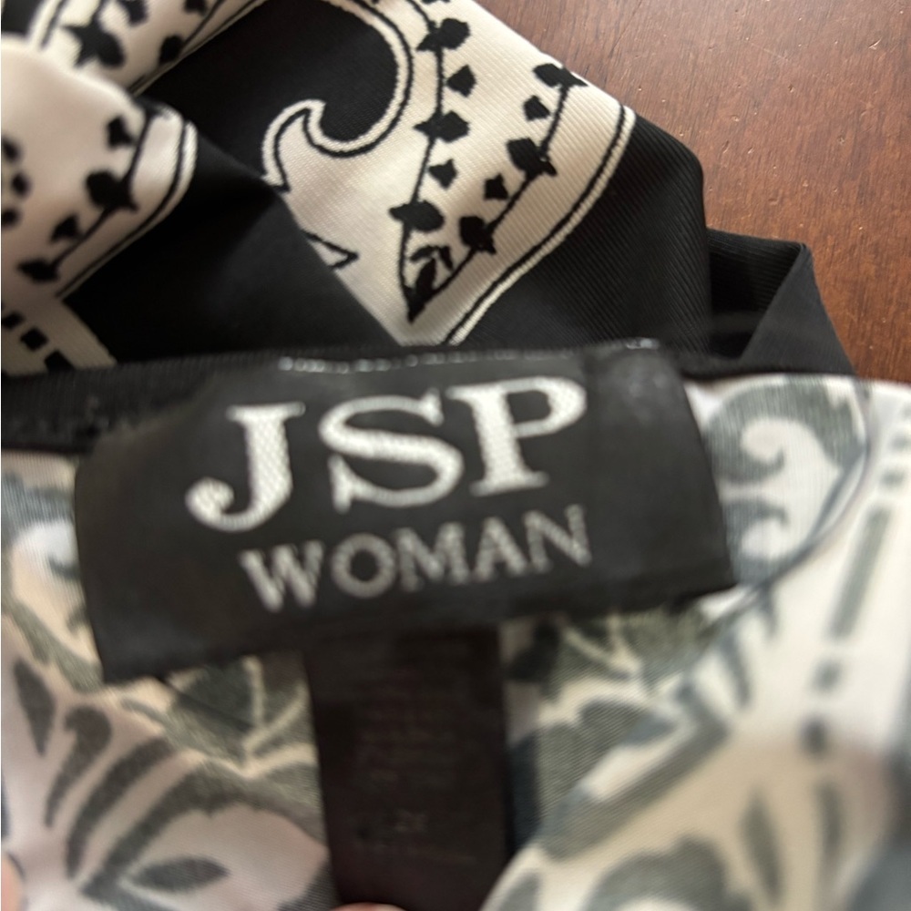 Black and White Patterned Sleeveless Top - Picture 5 of 5